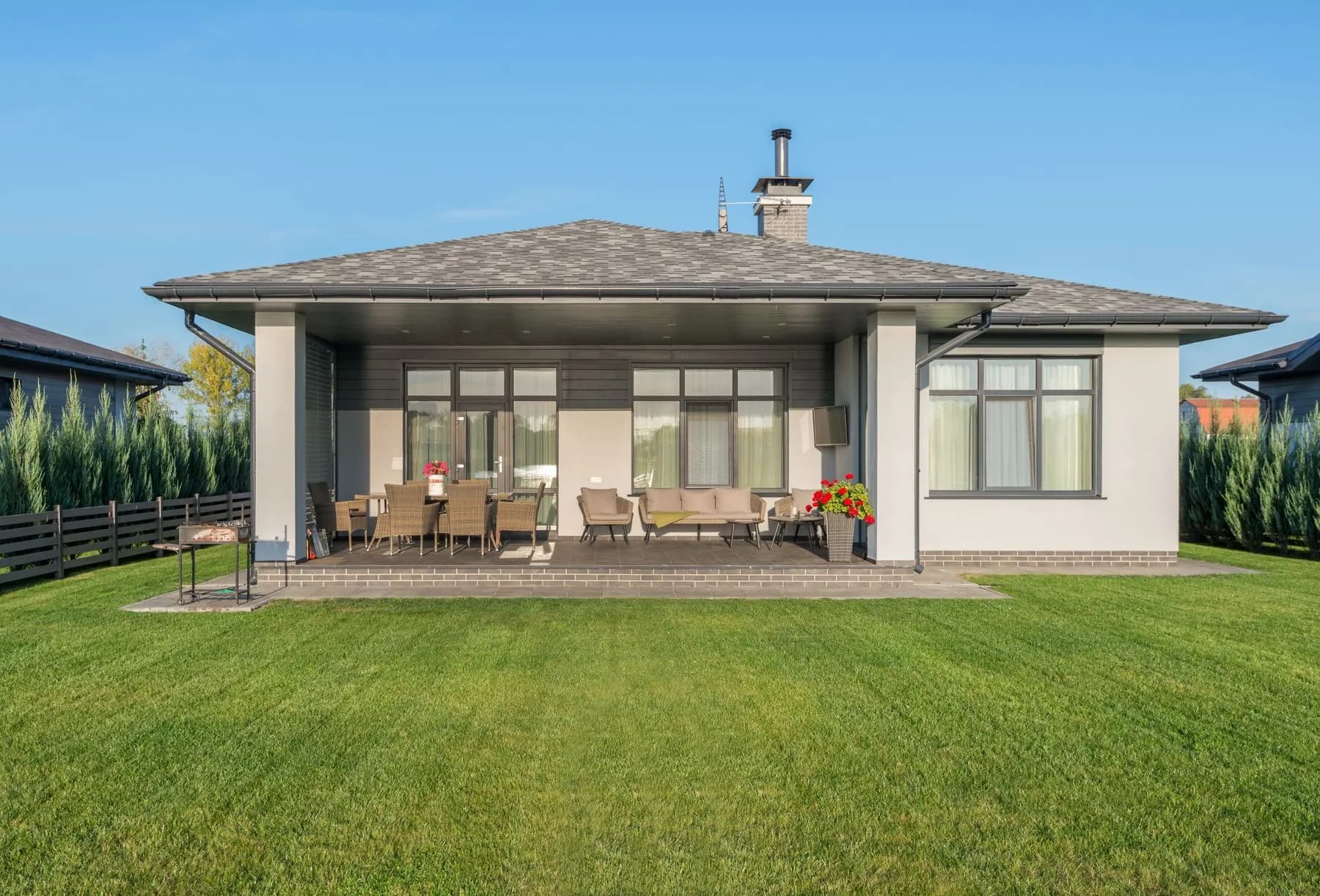 Maison contemporaine et jardin dégagé
